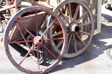 Ağır yük taşımak için tramvay tekerleği.