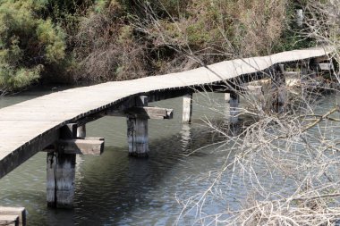 İsrail 'de yol inşaatının mimari bir detayı olarak bir köprüye yakın çekim.