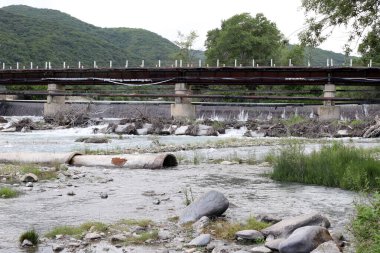 İsrail 'de yol inşaatının mimari bir detayı olarak bir köprüye yakın çekim.