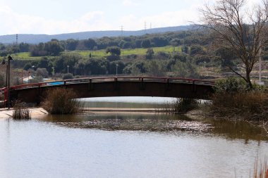 İsrail 'de yol inşaatının mimari bir detayı olarak bir köprüye yakın çekim.