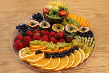 Sebze ve meyve İsrail 'de bir pazarda satılıyor..