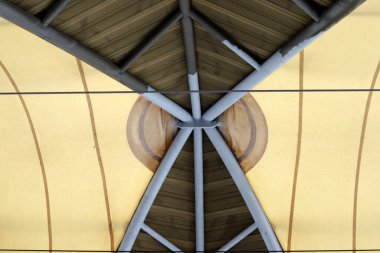 Yüksek binaların ve yapıların mimari detayları.