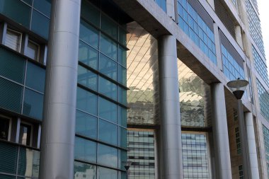 Yüksek binaların ve yapıların mimari detayları.