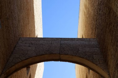 Yüksek binaların ve yapıların mimari detayları.