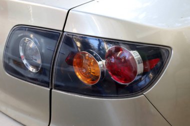 Araba vücut parçalarının yakın plan çekimi.