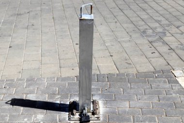 Eski demir kilit yakında. Güvenlik ve güvenlik kavramı.