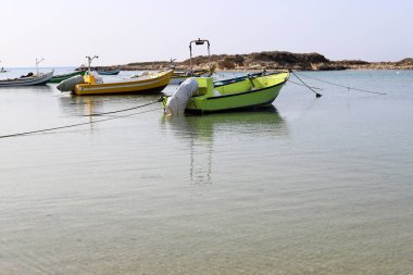 Limanda demirleyen yatlar ve tekneler için bir ranza..