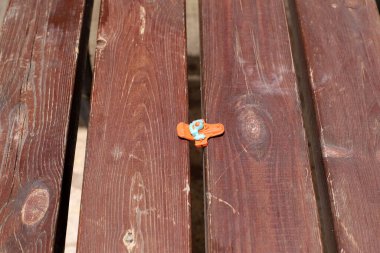 Ahşap ve ahşap ürünlerinin dokusu. Doku arka planında bir nesne ile natürmort yaşam.