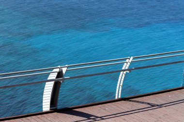 Akdeniz kıyısındaki çit çitleri..