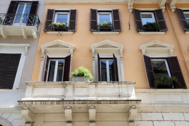 İsrail 'deki bina ve yapıların inşasında mimari bir detay olarak balkon kullanılıyor..