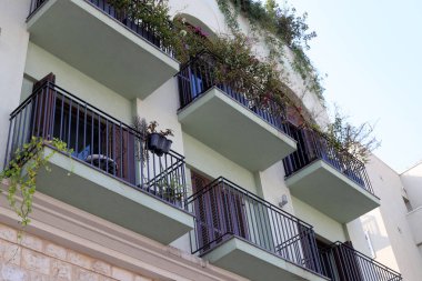 İsrail 'deki bina ve yapıların inşasında mimari bir detay olarak balkon kullanılıyor..