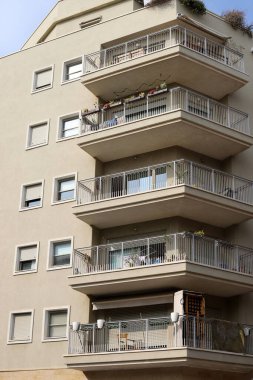 İsrail 'deki bina ve yapıların inşasında mimari bir detay olarak balkon kullanılıyor..