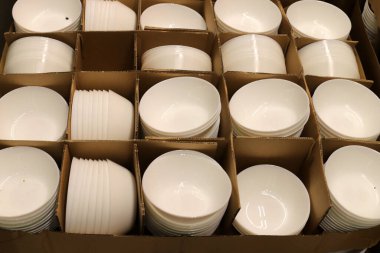 İsrail 'de bir hırdavatçıda yeni yemekler satılıyor..