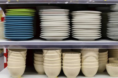 İsrail 'de bir hırdavatçıda yeni yemekler satılıyor..