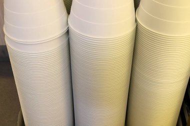 İsrail 'de bir hırdavatçıda yeni yemekler satılıyor..