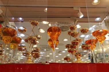 İsrail 'de bir hırdavatçıda yeni yemekler satılıyor..