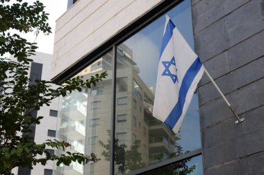 İsrail 'in beyaz ve mavi bayrağı Davut' un yıldızıyla.