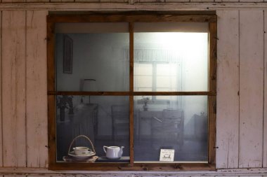 Bina ve yapıların inşasında mimari bir detay olarak pencere.