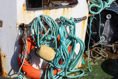 Kalın kenevir örgülü halat. Yaklaş.