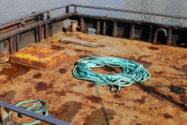 Kalın kenevir örgülü halat. Yaklaş.