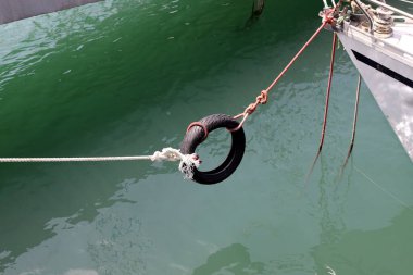 Kalın kenevir örgülü halat. Yaklaş.