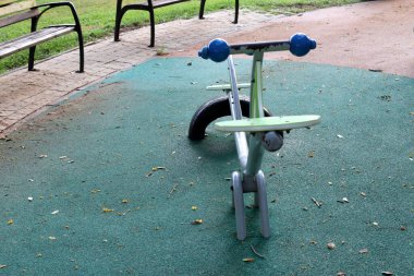 Çocukların oynaması ve spor yapması için çocuk parkı.