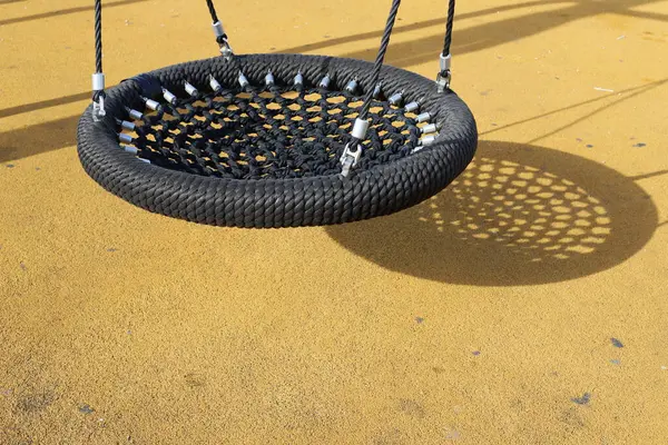 Çocukların oynaması ve spor yapması için çocuk parkı.