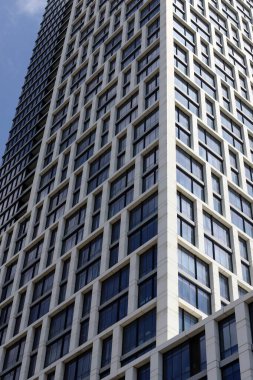 Binaların ve yapıların inşasında mimari bir detay olarak açılar.