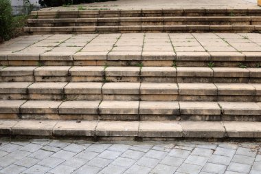 İsrail 'deki bina ve yapıların inşasında mimari bir detay olarak merdivenler.