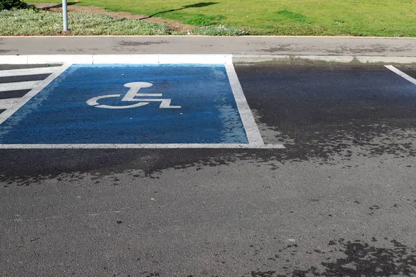 Tel Aviv sokaklarında yol işaretleri.