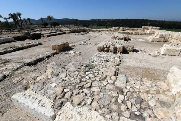 İsrail 'in Jezreel Vadisi' ndeki antik Megiddo şehrinin kazıları.