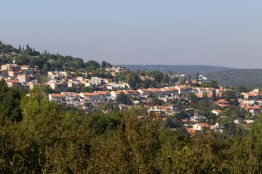 İsrail 'in kuzeyindeki dağlarda küçük bir kasaba.