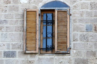 İsrail 'deki bina ve yapıların inşasında mimari bir detay olarak küçük bir pencere..