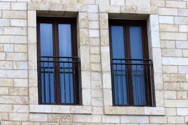 İsrail 'deki bina ve yapıların inşasında mimari bir detay olarak küçük bir pencere..