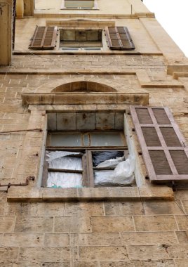 İsrail 'deki bina ve yapıların inşasında mimari bir detay olarak küçük bir pencere..