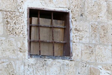İsrail 'deki bina ve yapıların inşasında mimari bir detay olarak küçük bir pencere..