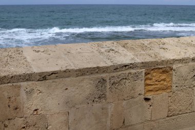 İsrail 'de eski bir Haçlı Kalesi Duvarı.