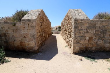 İsrail 'de eski bir Haçlı Kalesi Duvarı.