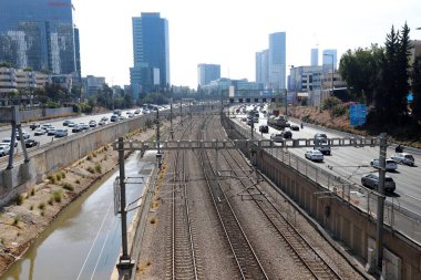 İsrail 'de demiryolu rayları ve pusucuları var..