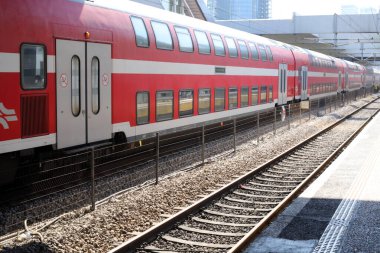 İsrail 'de yüksek hızlı yolcu treni.