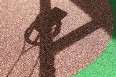 Güneş ışığının geçmediği bir nesne bir gölge oluşturur..