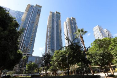 Tel Aviv İsrail. 27 04 2025. Şehirdeki binalar ve yapılar yakın planda..