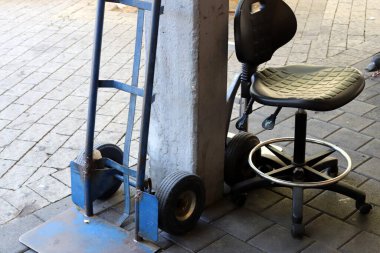 Ağır yük taşımak için el arabası..