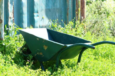 Ağır yük taşımak için el arabası..