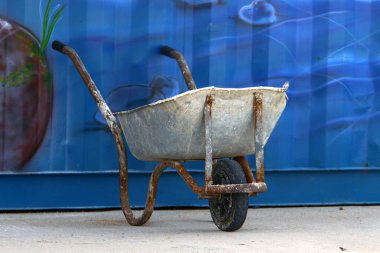 Ağır yük taşımak için el arabası..