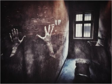 Auschwitz toplama kampındaki işkence görmüş mahkûmların hayaletleri. Toplama kampında yaşlı erkek, kadın ve çocukların siluetleri işkence gördü ve öldürüldü..