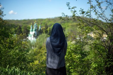 Spring Park: Tepedeki Mantar, Fern ve Kilise