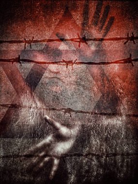 Auschwitz toplama kampındaki işkence görmüş mahkûmların hayaletleri toplama kampına gidiyor..