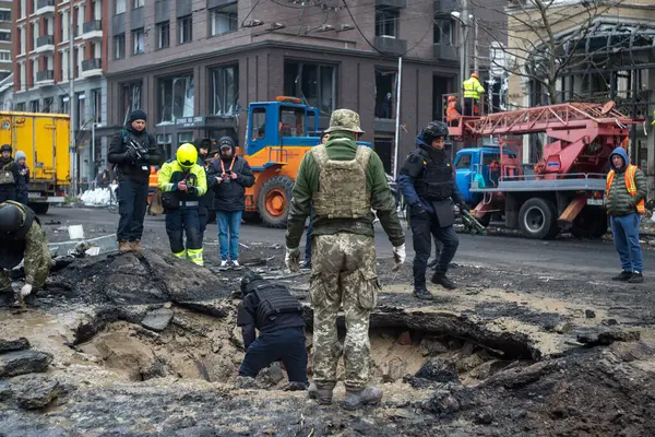 Kyiv, Kyiv bölgesi Ukrayna-20.20.2024: Rusya 'nın Kyiv' e düzenlediği askeri saldırının sonuçları. Düşmanın başkenti balistik füzeler ve insansız hava araçlarıyla bombaladığı biliniyor..