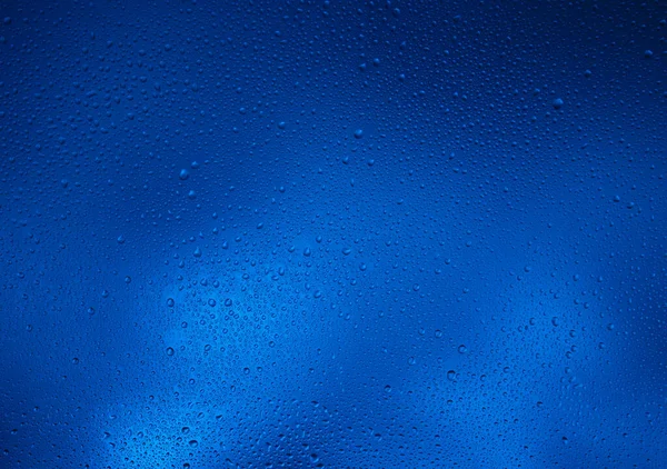 Glowing Dark Blue Background Contrasting Water Drops — Stock Photo, Image